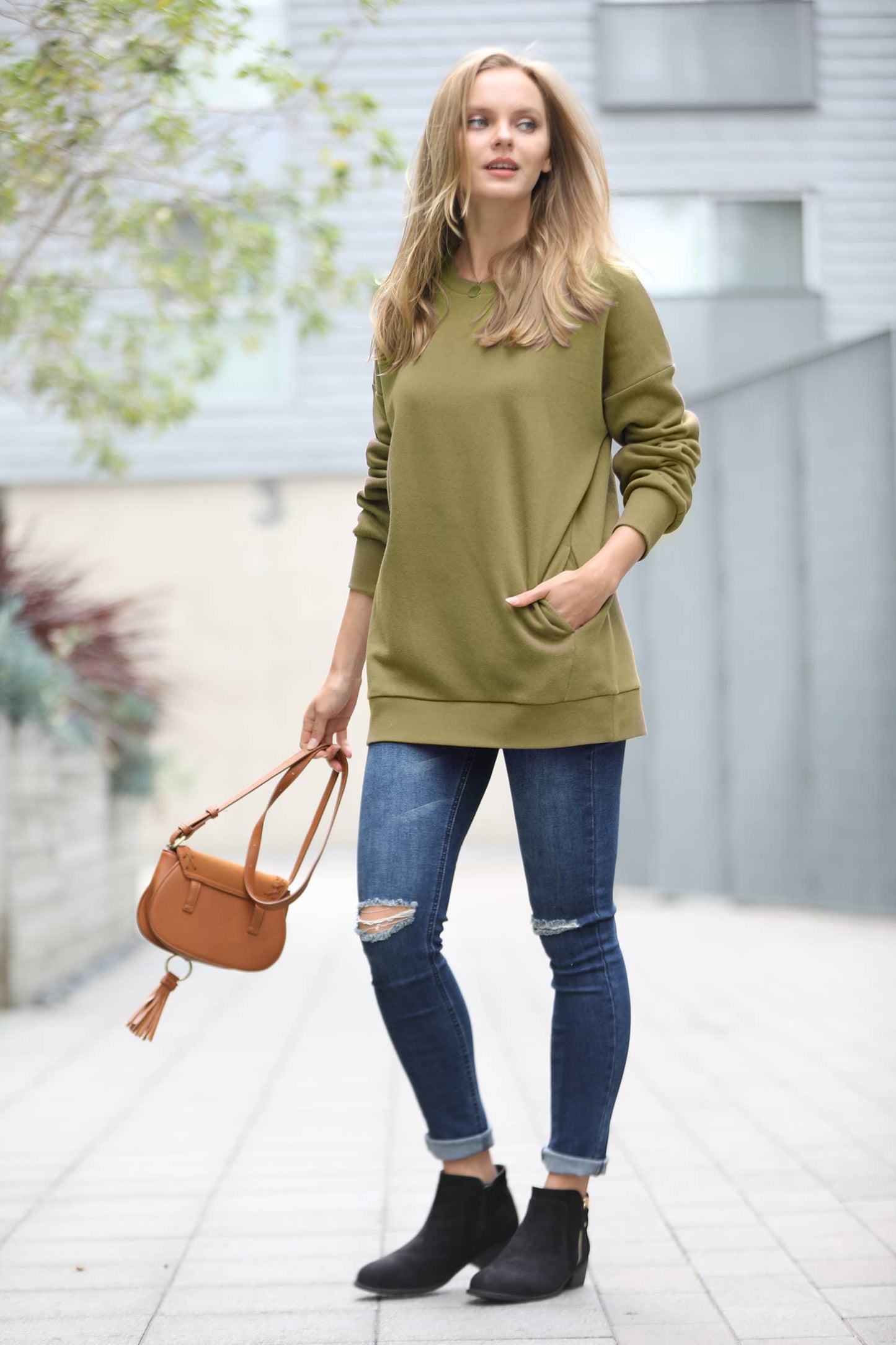 ROUND NECK SWEATSHIRTS WITH SIDE POCKETS